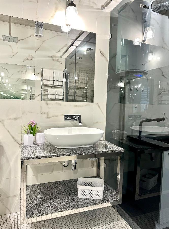 Designer Apartments In The City Center Rivne Luaran gambar